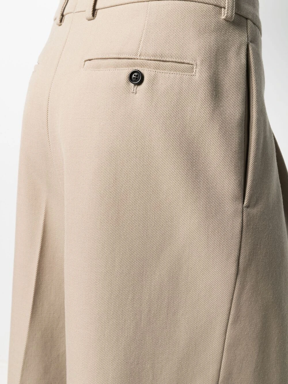 AMI Paris En promotion Bermuda à design plissé shorts habillés homme 5 AMI Paris bermuda à design plissé