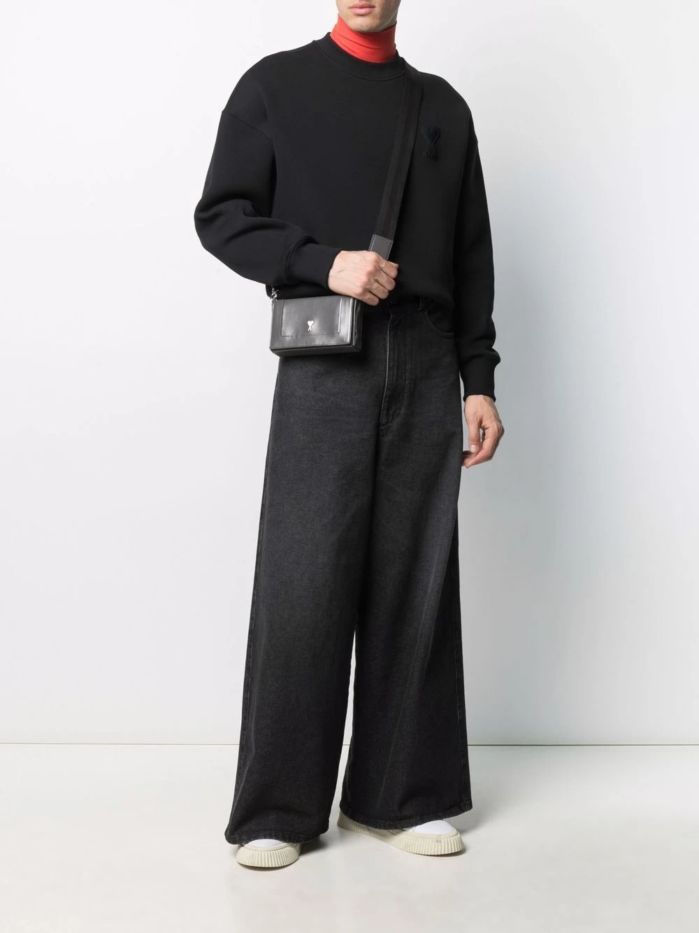 AMI Paris Sweat Ami de Coeur à col ras de cou Discount En Ligne sweats homme 2 AMI Paris sweat Ami de Coeur à col ras-de-cou