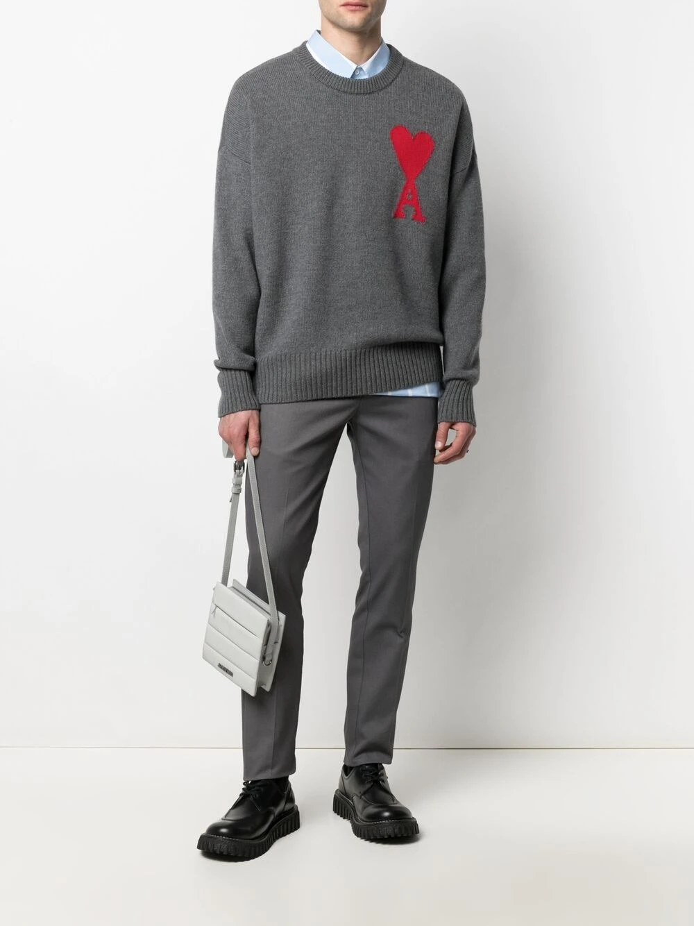 Première Qualité AMI Paris Pantalon chino Ami de Cœur à patch logo homme 2 AMI Paris pantalon chino Ami de Cœur à patch logo