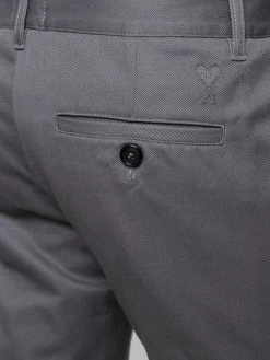 Première Qualité AMI Paris Pantalon chino Ami de Cœur à patch logo homme 11 AMI Paris pantalon chino Ami de Cœur à patch logo